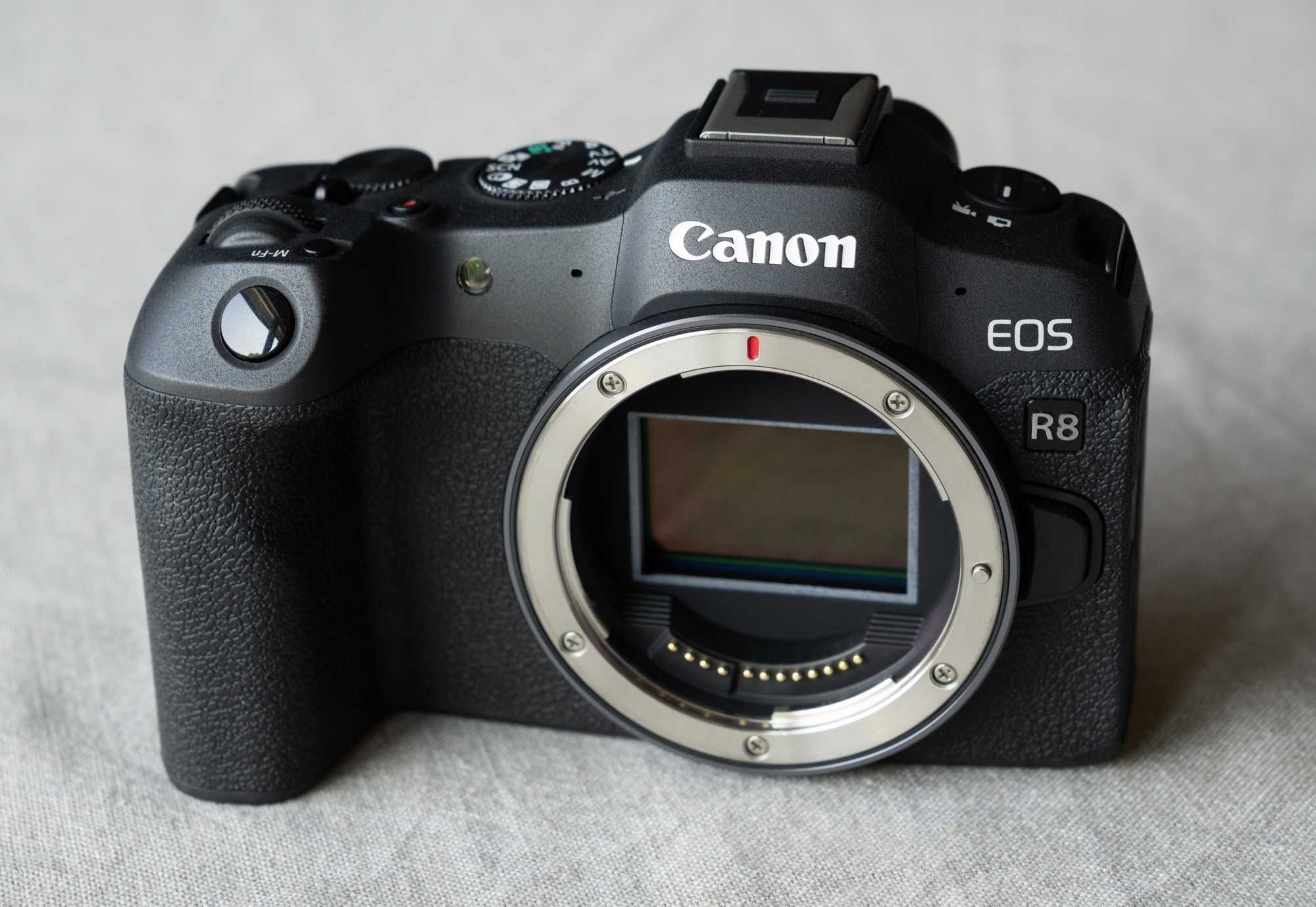 Продавам Canon R8