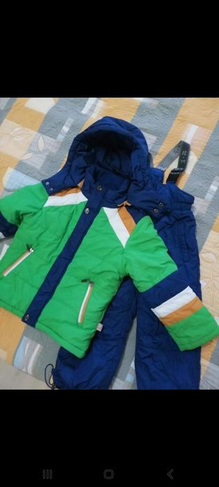 Продам зимний комбинезон в хорошем состоянии Размер 3-4года и  2 год