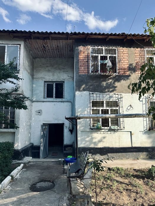 Продается однокомнатная квартира в центре города с хорошей локацией.