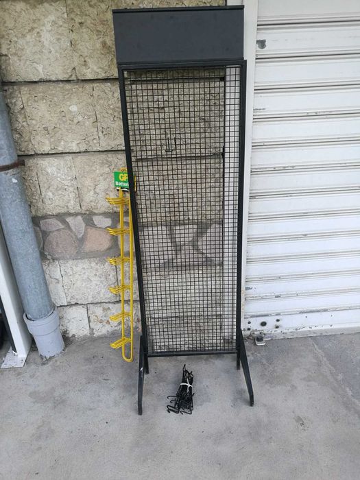 Продавам различни видове стелажи