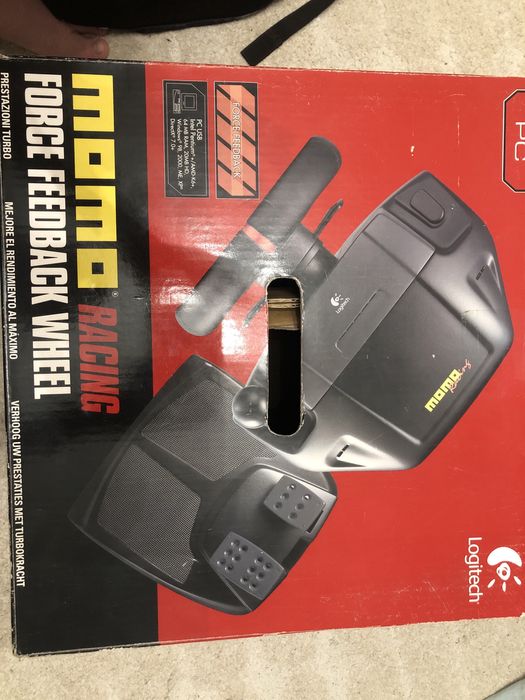 Volan gaming logitech momo racing