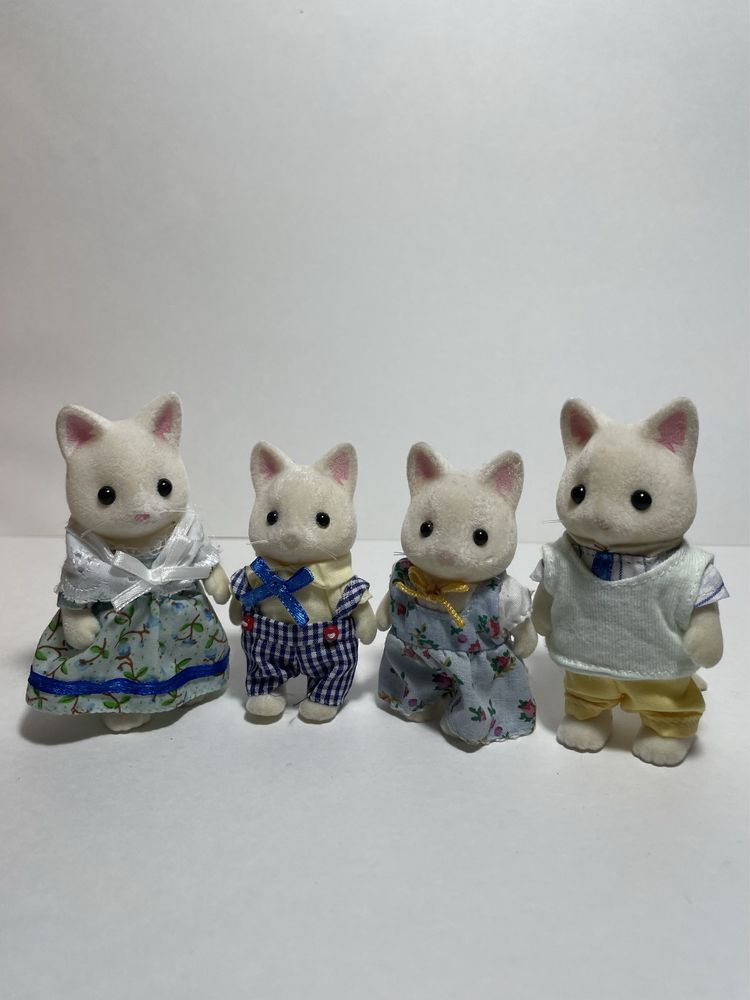 Sylvanian families. Cats.