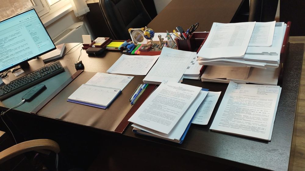 Офисная мебель, в отличном состоянии.