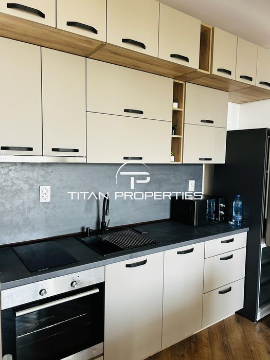 Дава се под наем Двустаен апартамент в Бургас, Изгрев - 68 кв.м за 612 € - Снимка #1