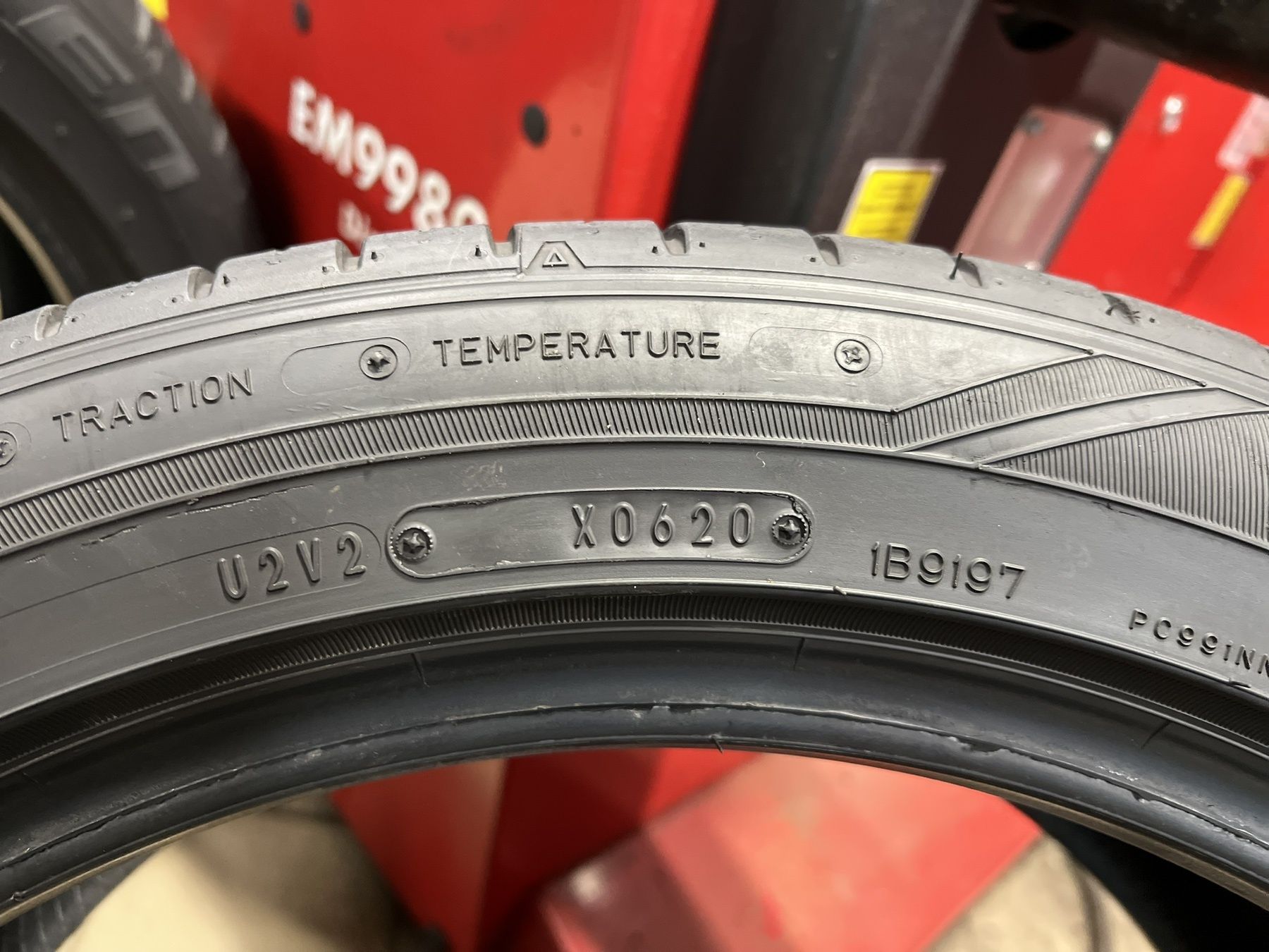 Летни гуми 215/50 R18 Falken