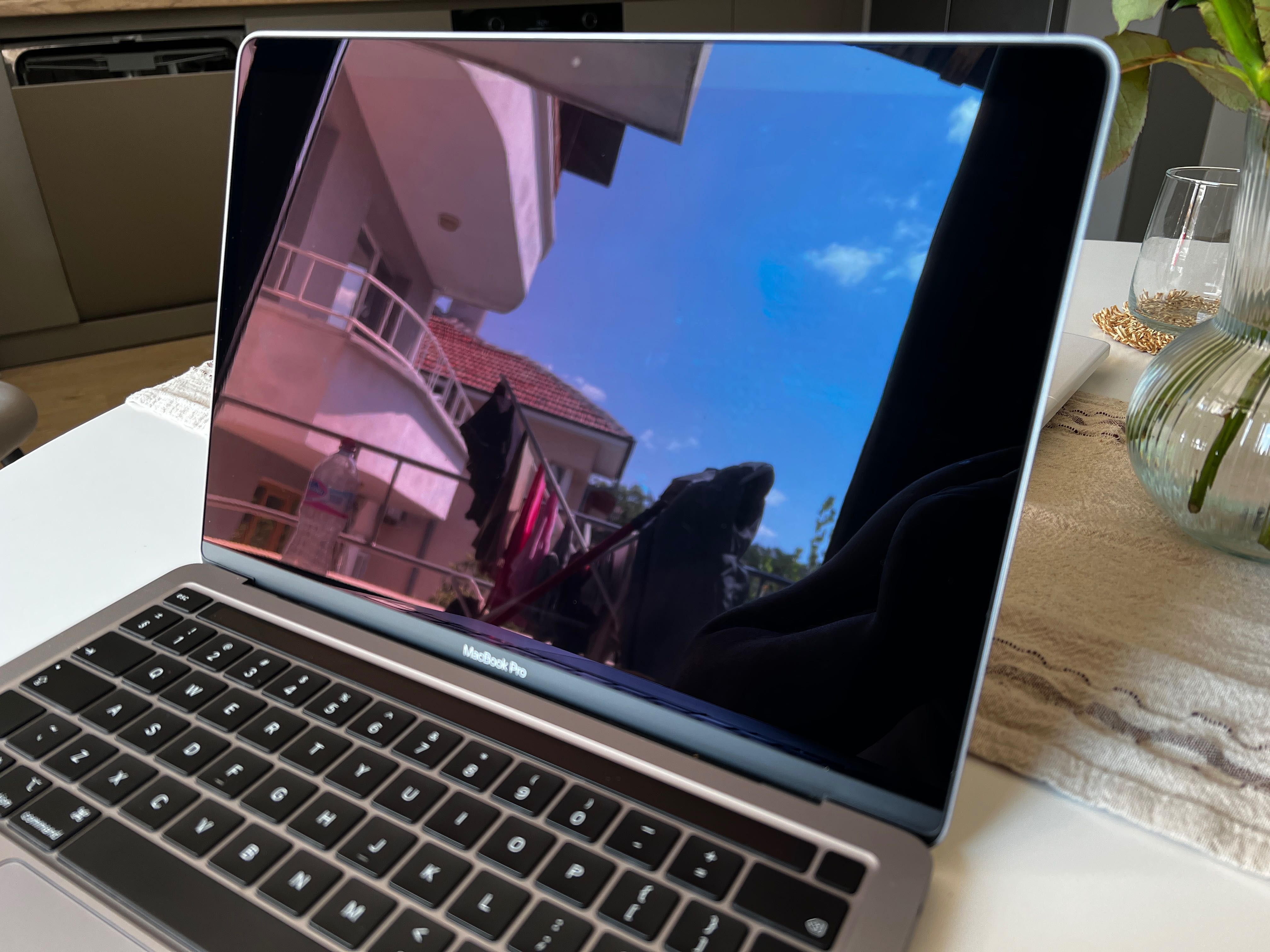 MacBook Pro M1 chip, 8RAM/256SSD, Mid 2020