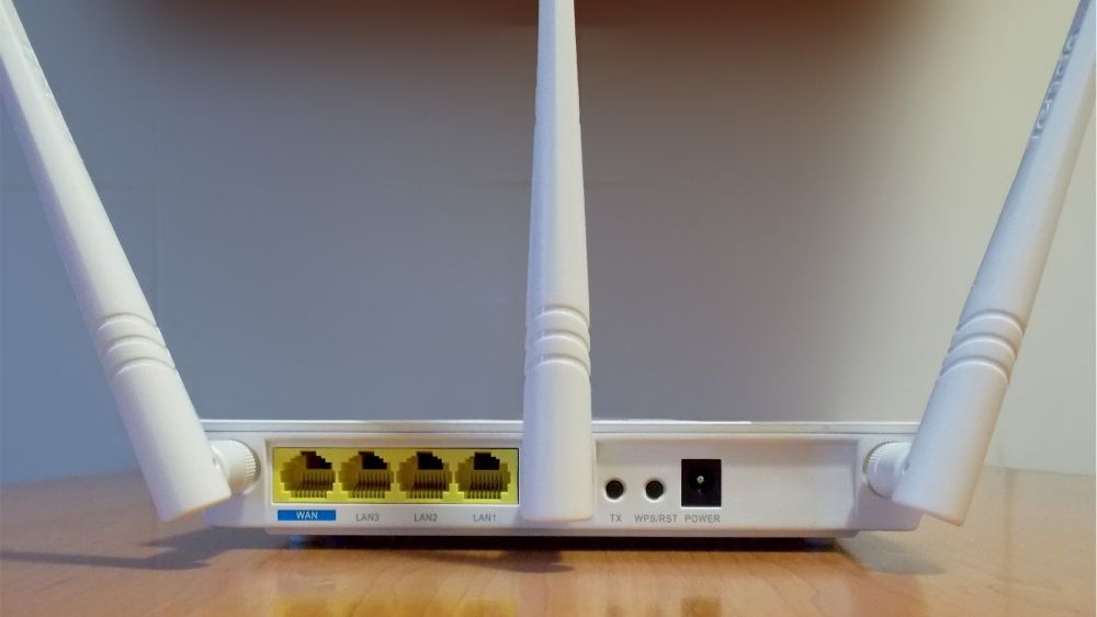 Router Wireless nou sigilat TENDA cu 3 antene Wi-Fi RDS Digi Upc - nou