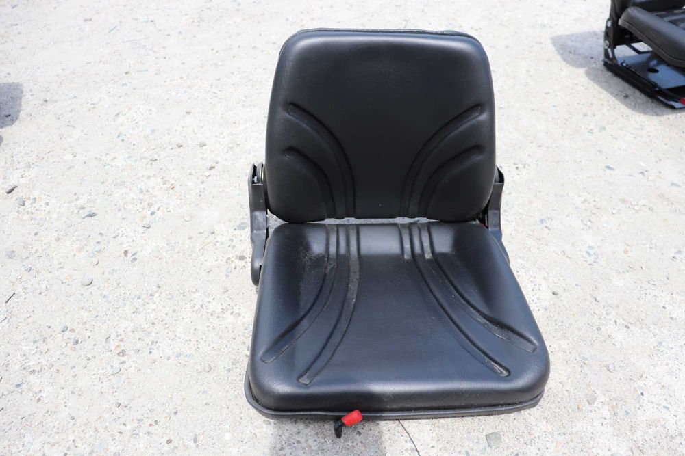 Scaun de Tractor nou cu Spatar reglabil si Reglaj Fata Spate