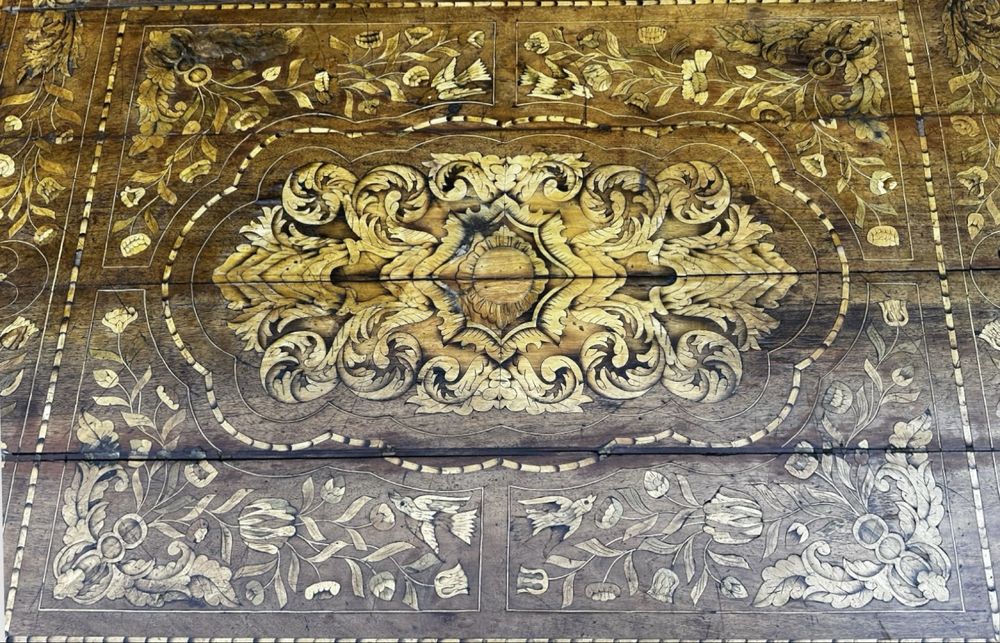 Masa cu intarsie veche perioada 1770