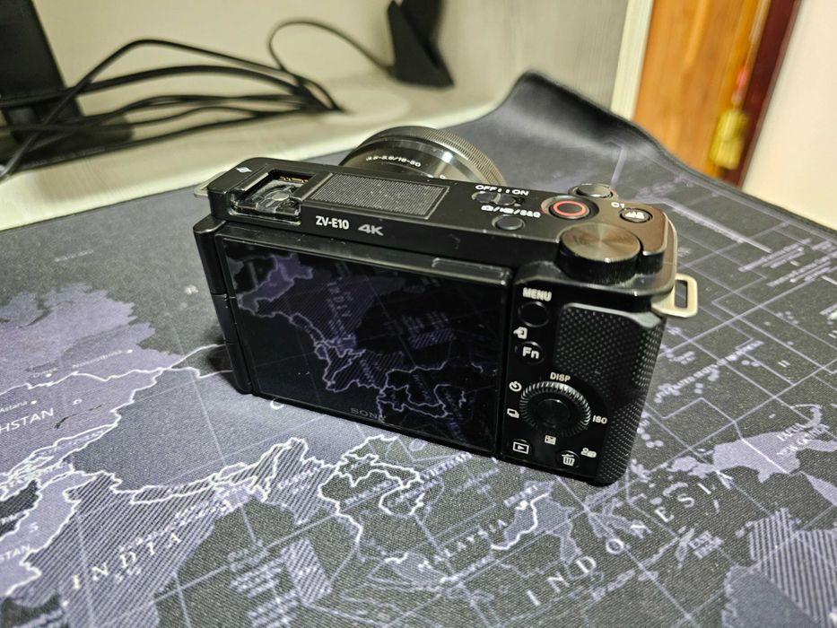 Продаю Sony ZV-E10 с китовым объективом