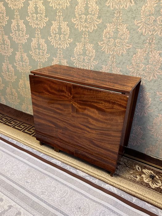 Продам стол книжка