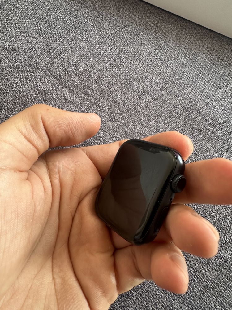 Apple watch SE 2022 наводнен