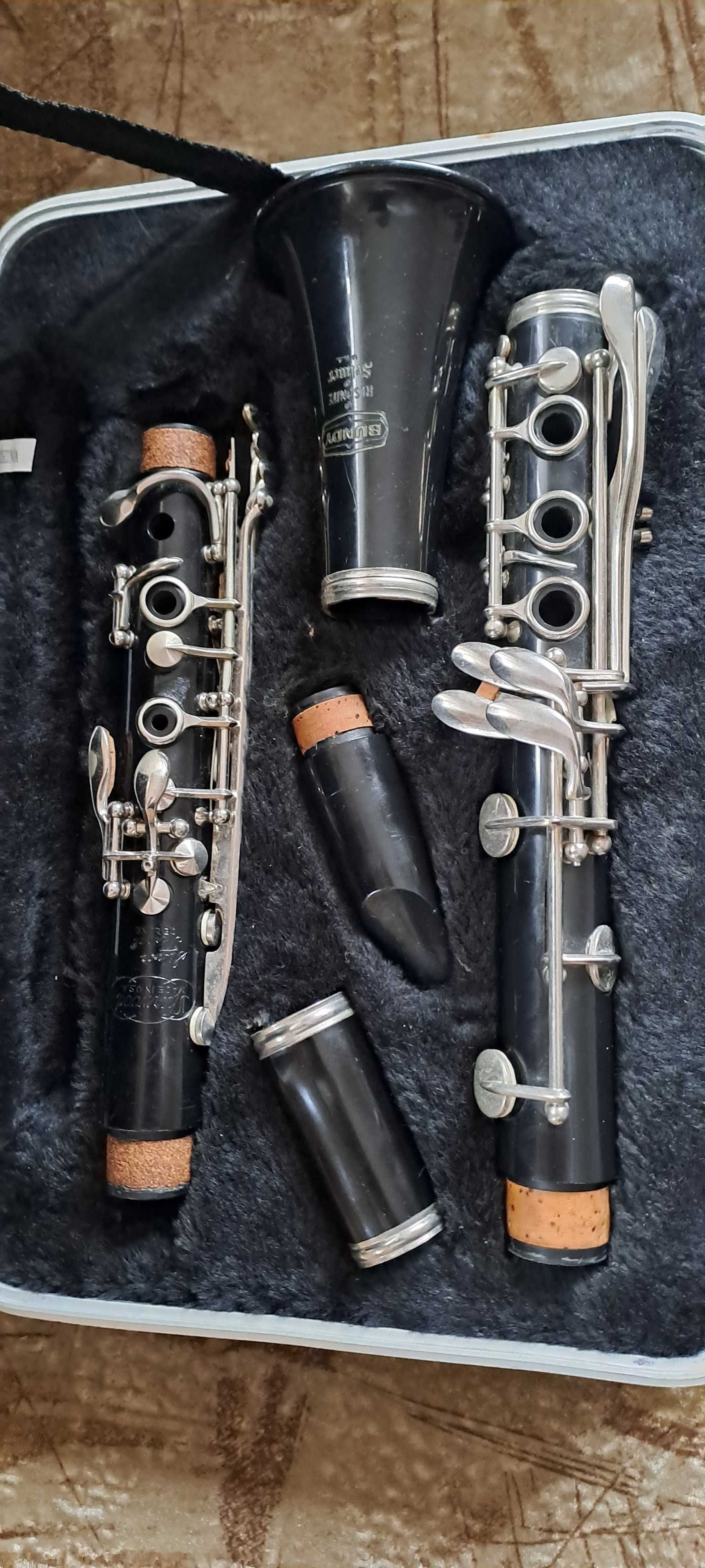 Vând clarinet Selmer Bundy