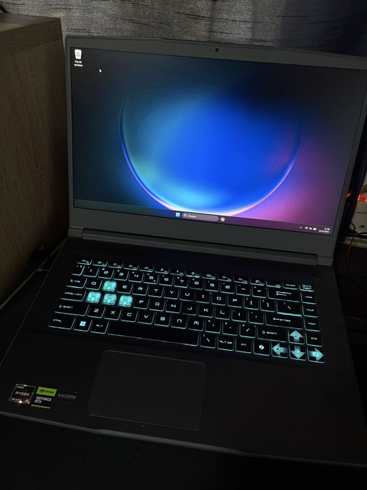 Laptop Gamimg MSI + Monitor Curbat 24