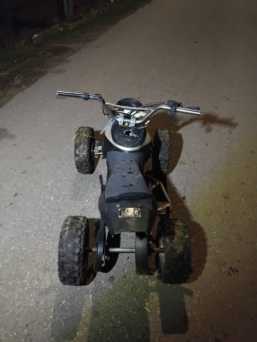 De vânzare atv de 49cc  funcționează are și motor de motocoasă