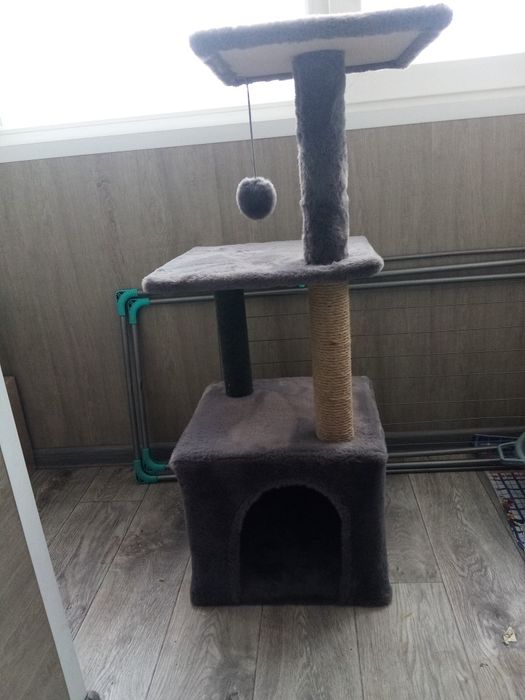 Домик и одновременно когтеточка для кота