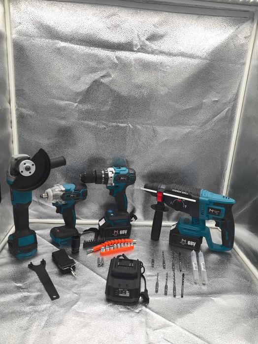 Set scule Matrix Brushless 68V 6.0Ah, 4 piese cu acumulatori – 799 lei