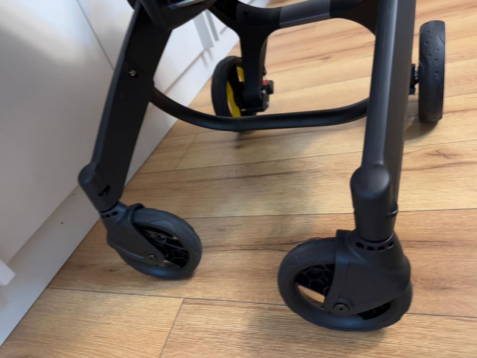 Scoica auto Doona i i-Size black transformabila in carucior
