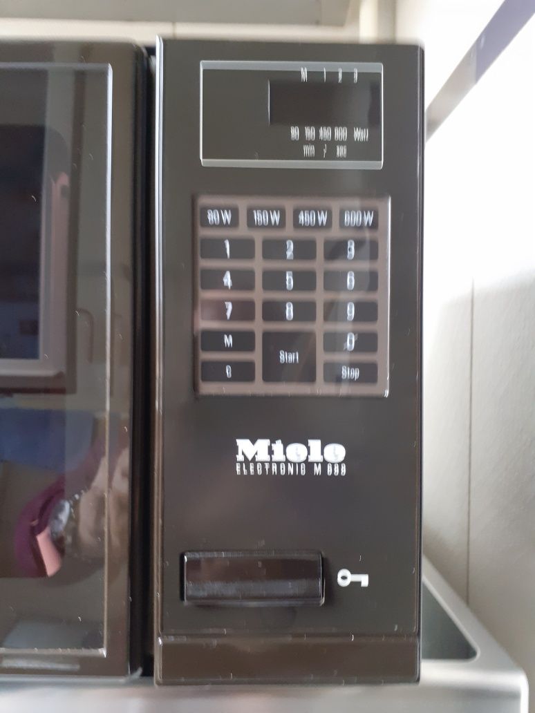 Cuptor microunde  Miele m688