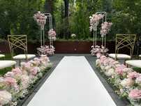 Vand afacere la cheie, decor evenimente