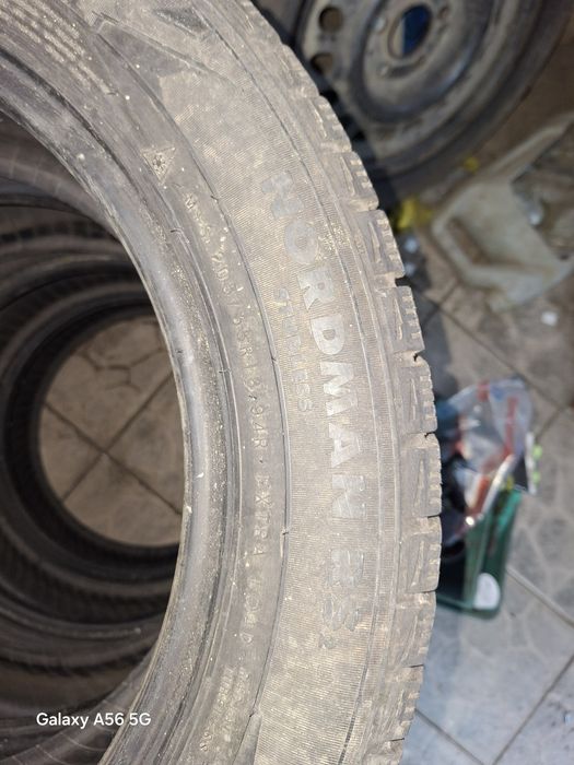 Шины комплект зимние.