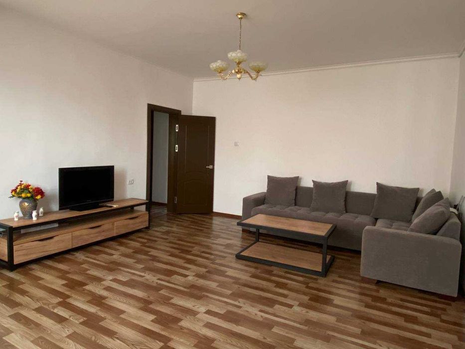 Сдам евро квартиру на Ойбек Цум