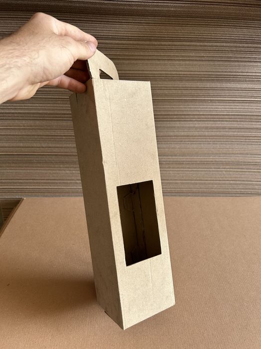 Vand cutii de carton pentru o sticla de vin