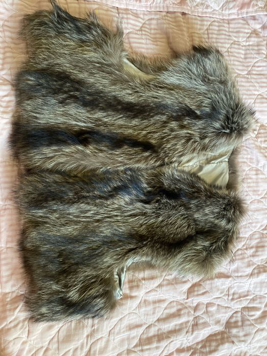 Продается безрукавка из натурального меха