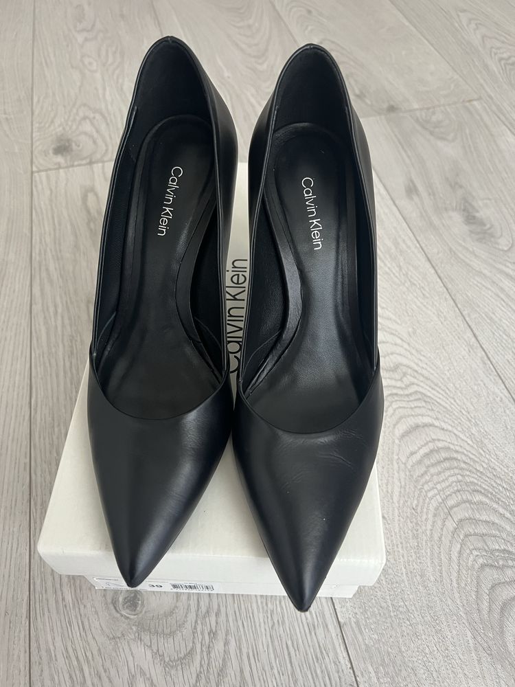 Calvin Klein pantofi