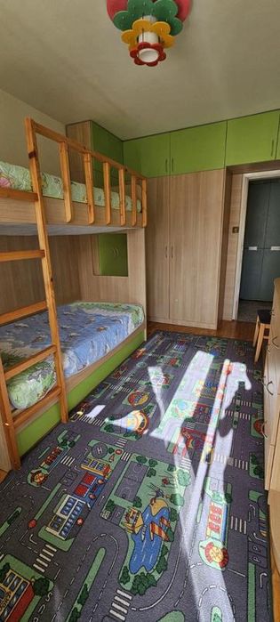 Тристаен апартамент под наем в Център
