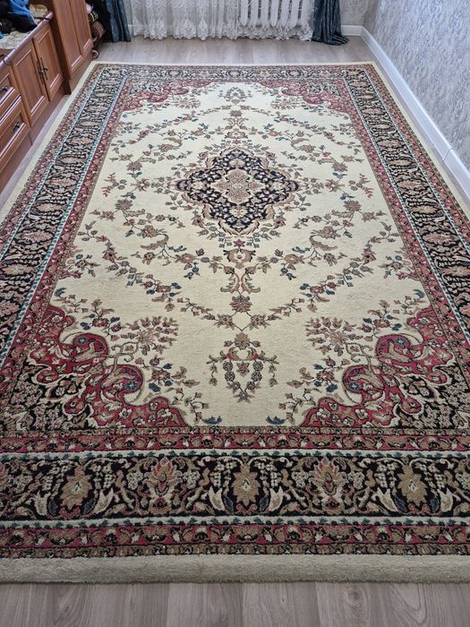 Ковёр 2.5/4 и3/4 отличный состояние.толстый ковёр