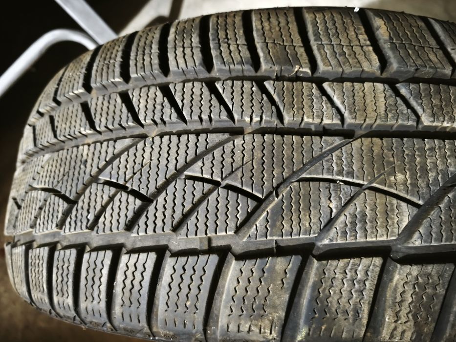 Vând cauciucuri de iarna 205 50 17 Evergreen 2023