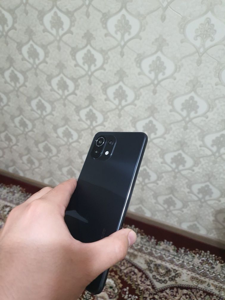 Xiaomi 11 Xiaomi 11 Lite 5G 
8