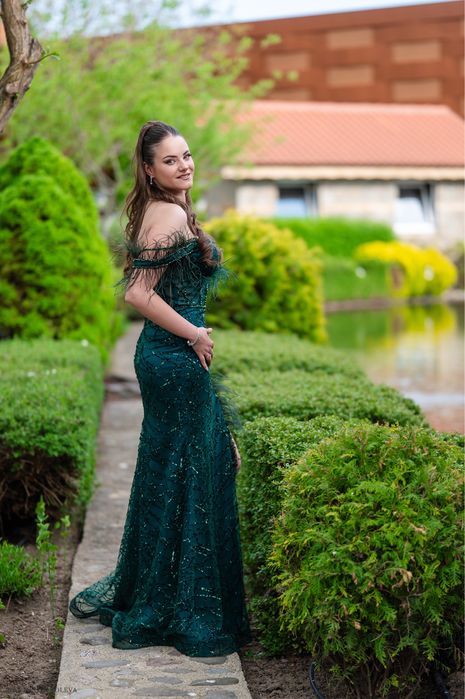 Зелена бална рокля