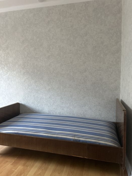 Продам кровать,диван,стиралку,стол