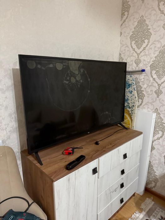 Продам, Телевизор LG. Не рабочий, недавно сломали