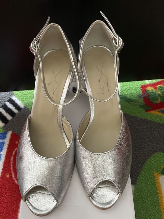 Sandale marimea 34