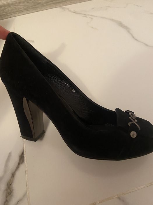 Туфли почти новые 39р