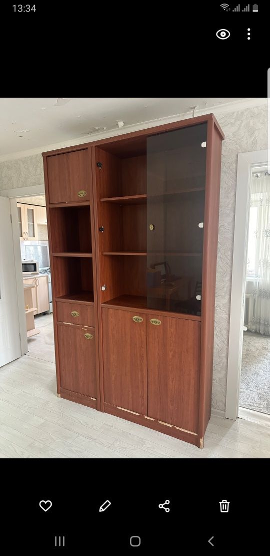 Продам сервант для посуды