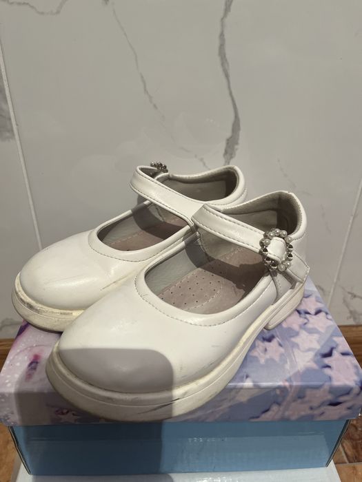 Продается обувь для девочек по 6000 тг