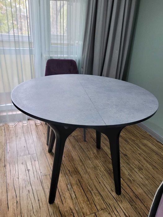 Стол обеденный  для гостинной, раздвижной в идеальном состоянии