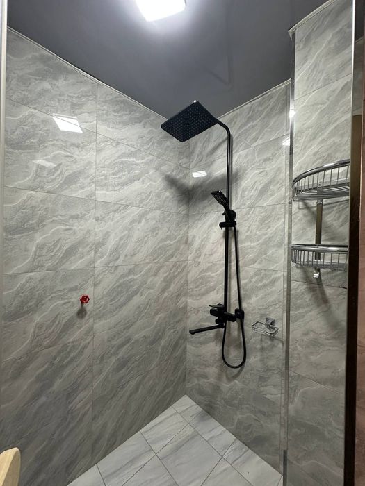 Olmazor Tinchlik metro oldida