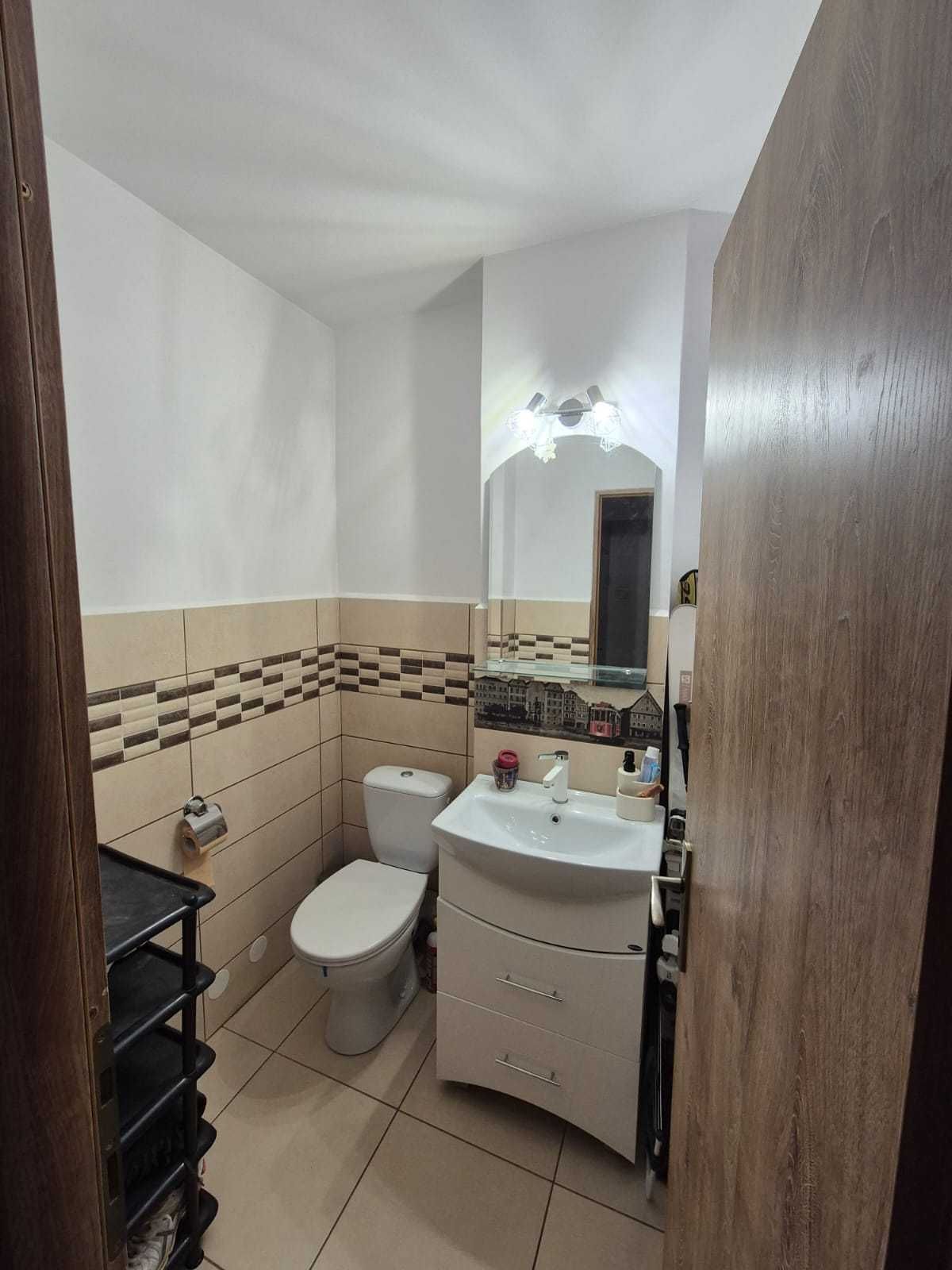 Vand apartament cu 3 camere