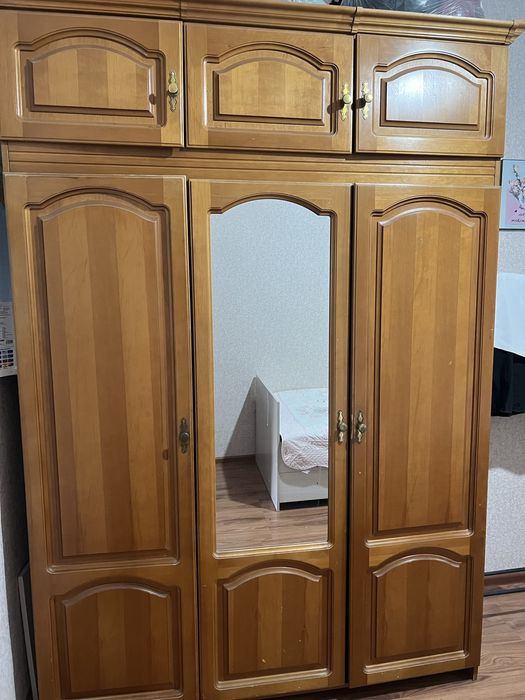 Продаю шифоньер в отличном состоянии