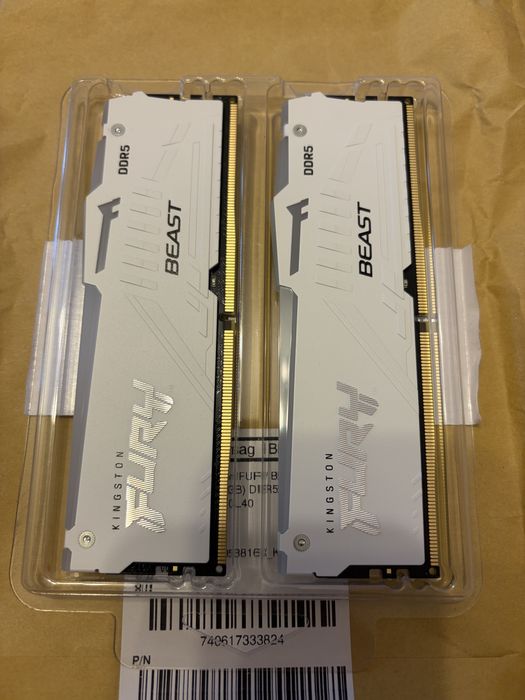 Memorie Kingston FURY White RGB 32GB(2x16GB) DDR5, 5600MT/s, CL40