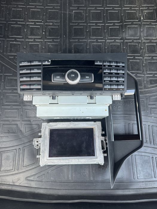 Головное устройство Mercedes