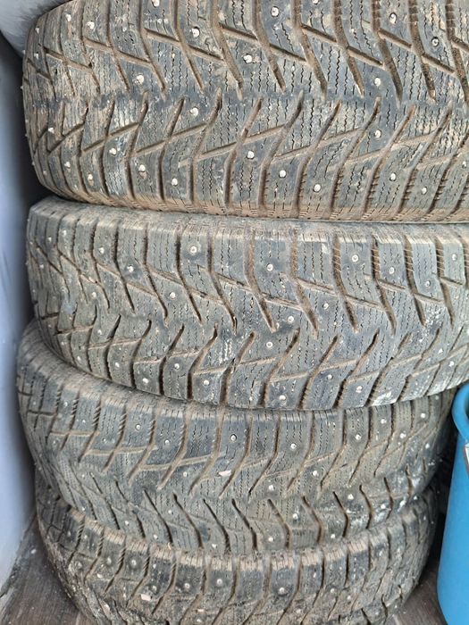 Продаю комплект зимних шин б/у, 4 штуки, размер 185/70 R14.