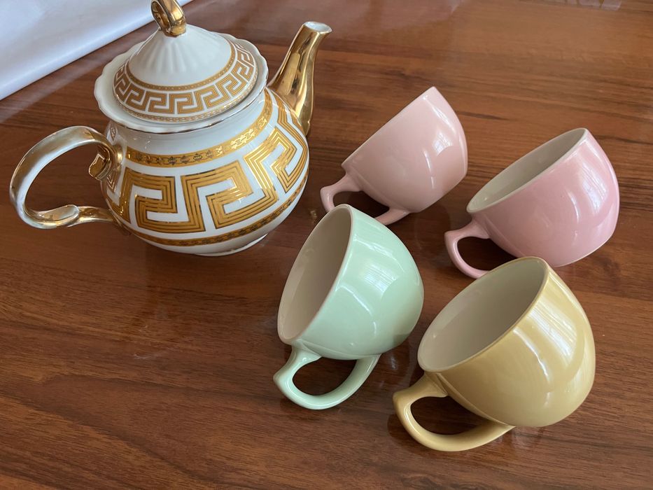 Чайник с чашками