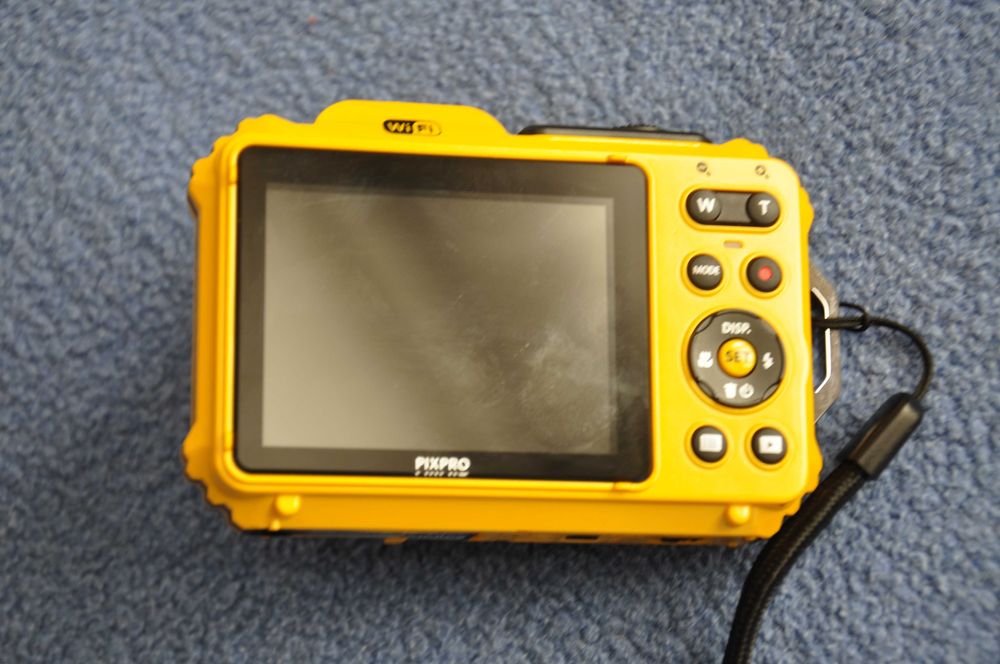 Продавам чисто нов фотоапарат KODAK за подводно снимане.