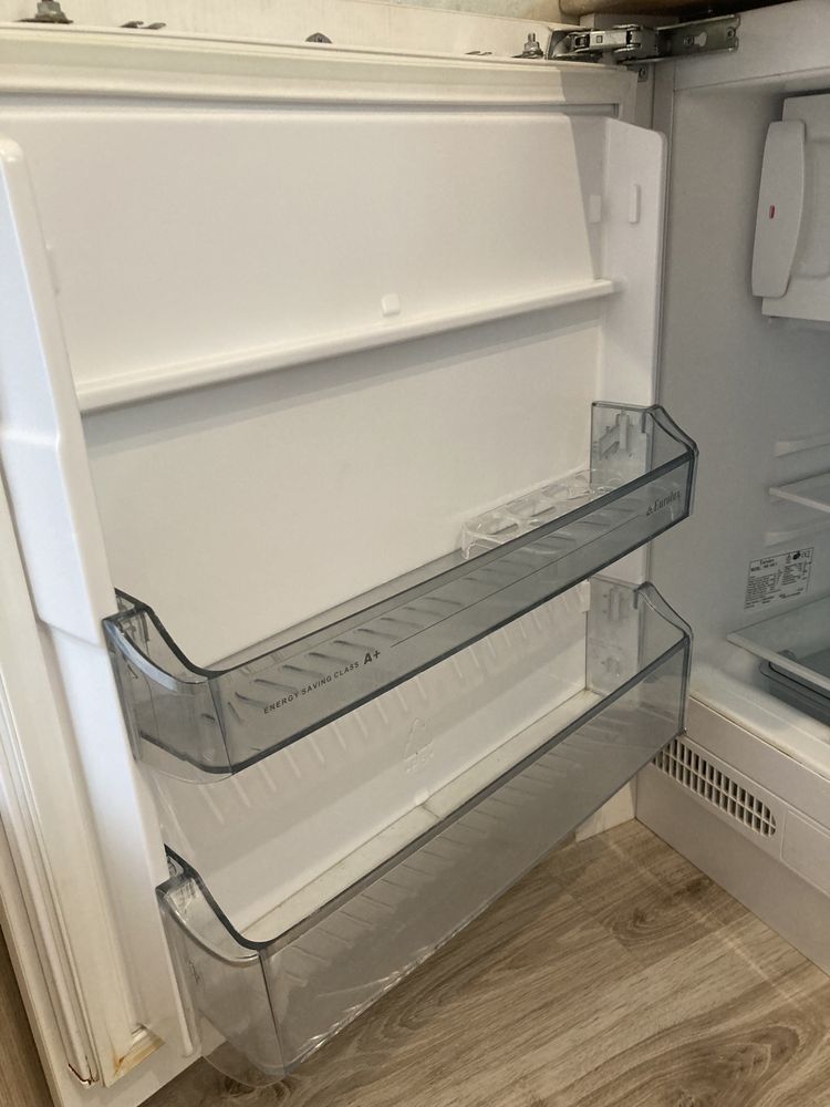 Малък хладилник за вграждане под плот Eurolux